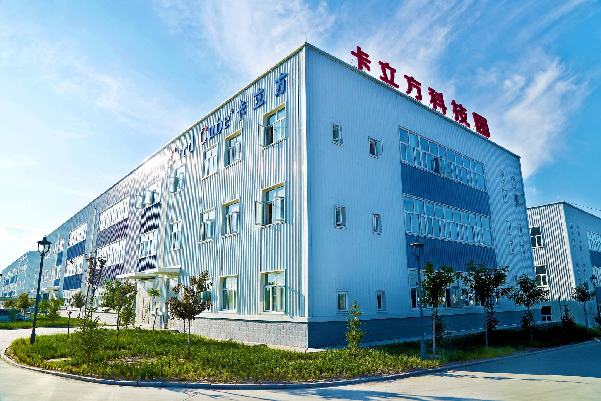 亚游集团集团RFID智能卡工厂NFC智能卡非标小卡圆币卡全自动贴背胶