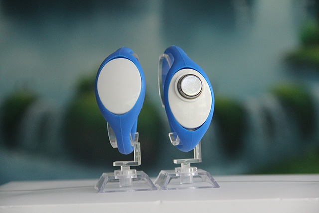 ic腕带创意拍拍灯定制注重事项