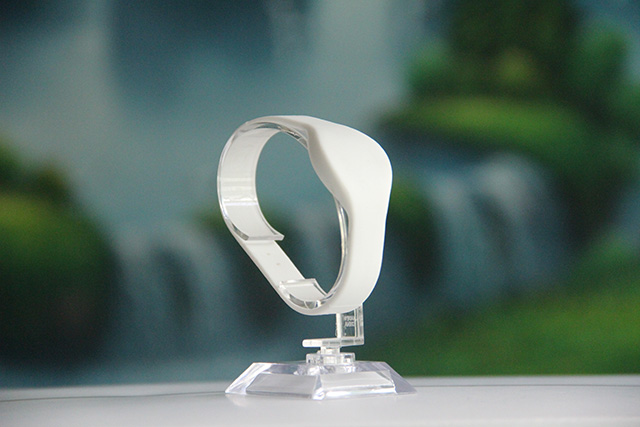 使用织唛腕带内置RFID电子芯片自动化数据中心情形监测