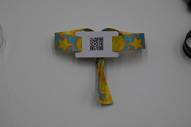 山阳县地税局发放了千张纳税效劳联系卡??利便了纳税人