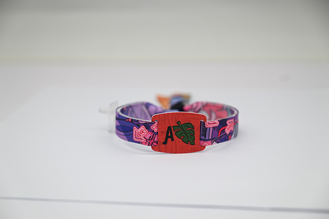 餐饮店会员储值卡怎么设计，，，，，，钥匙扣卡背面文字怎么写？？？？？